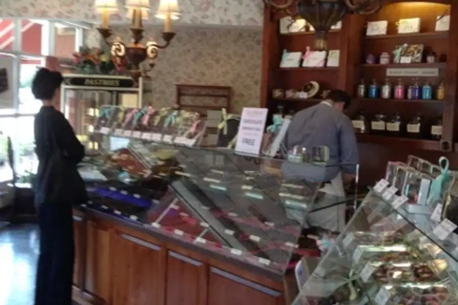 Retail Service Counter of Chocolate, Chocolate, Chocolate Factory Renovation